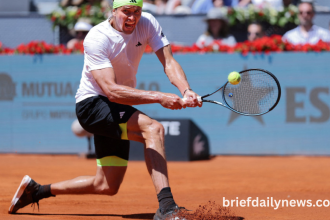 Zverev given warning after photo to dispute ball mark